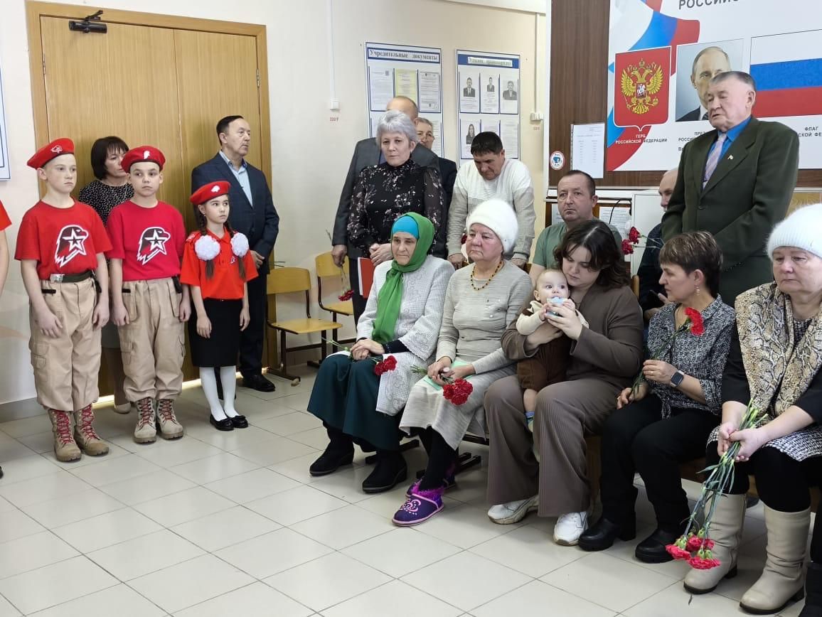 В Нижнеискубашской школе установили мемориальную доску памяти погибшего в СВО выпускника
