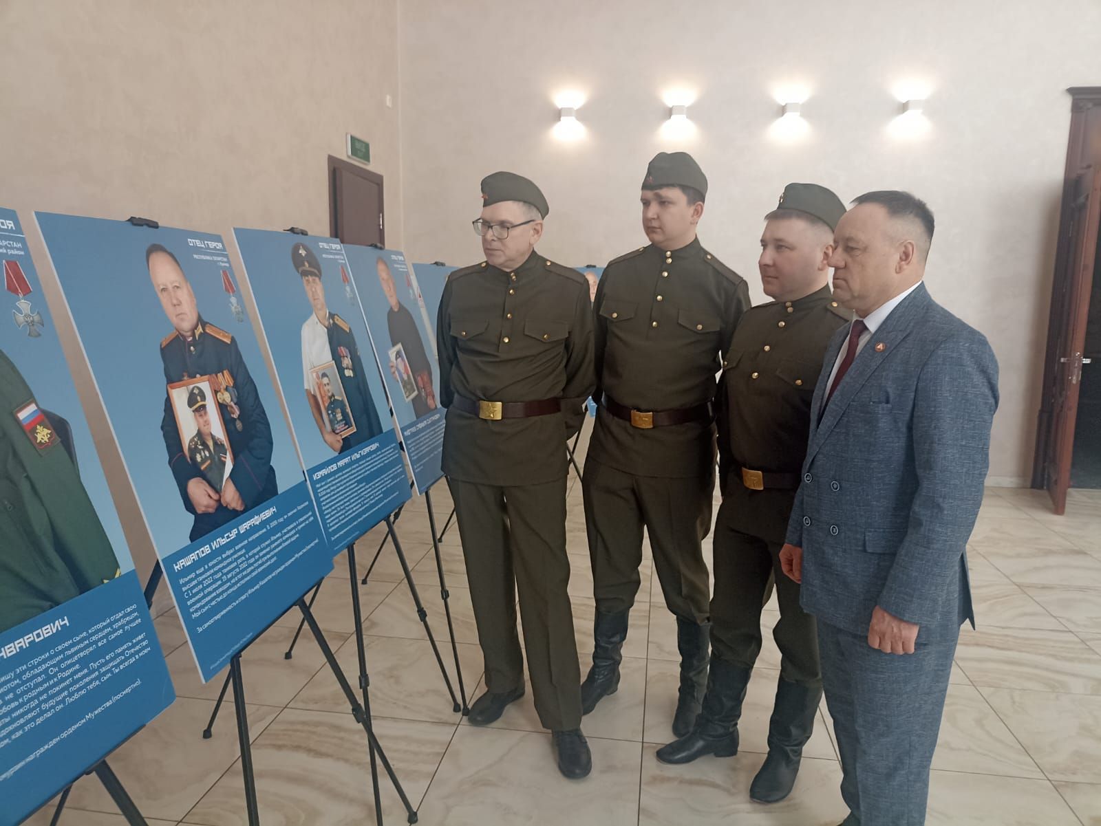В Кукморе открылась фотовыставка «Отец Героя»