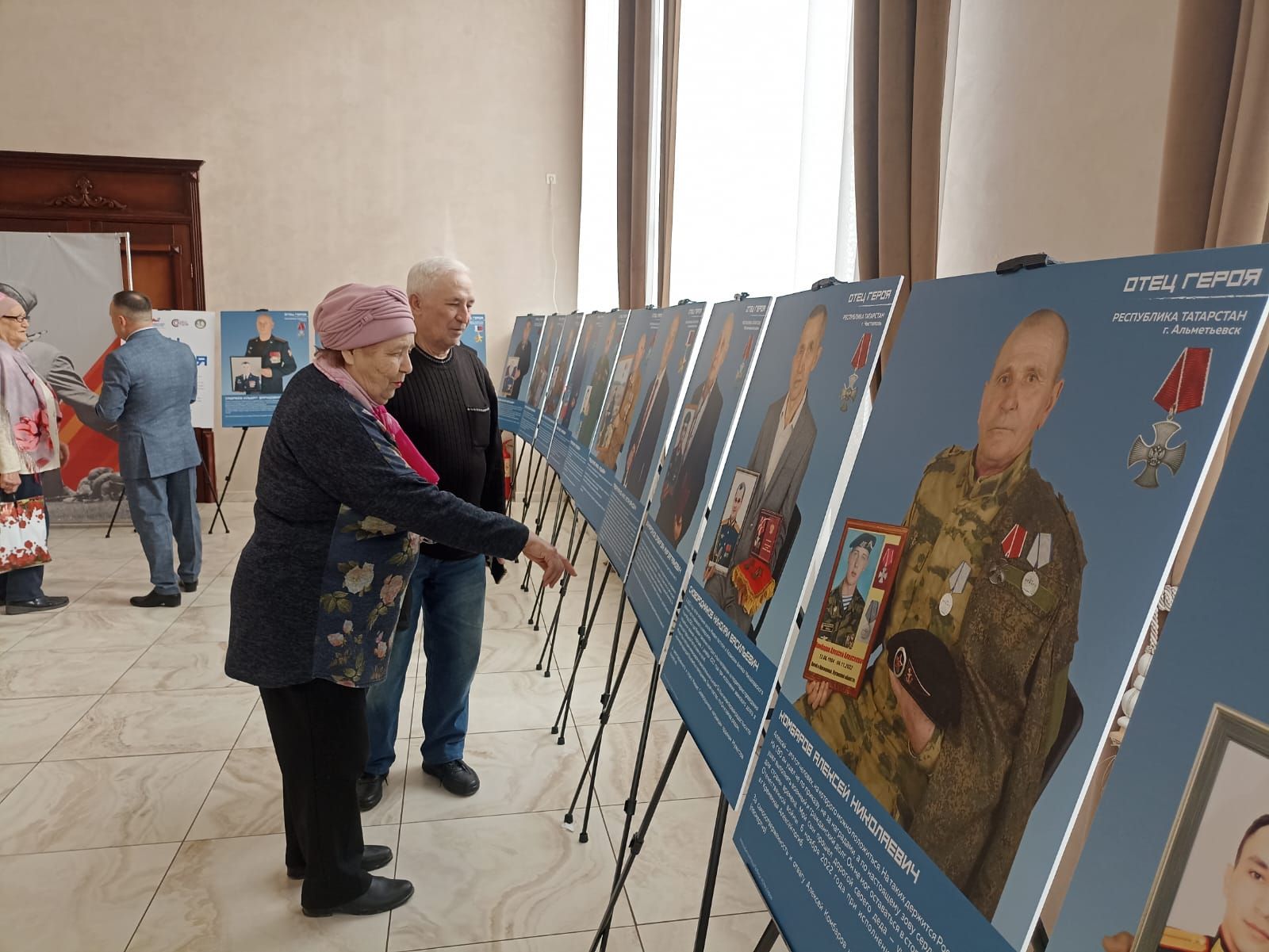 Кукмарада «Герой әтисе» дип исемләнгән фотокүргәзмә ачылды