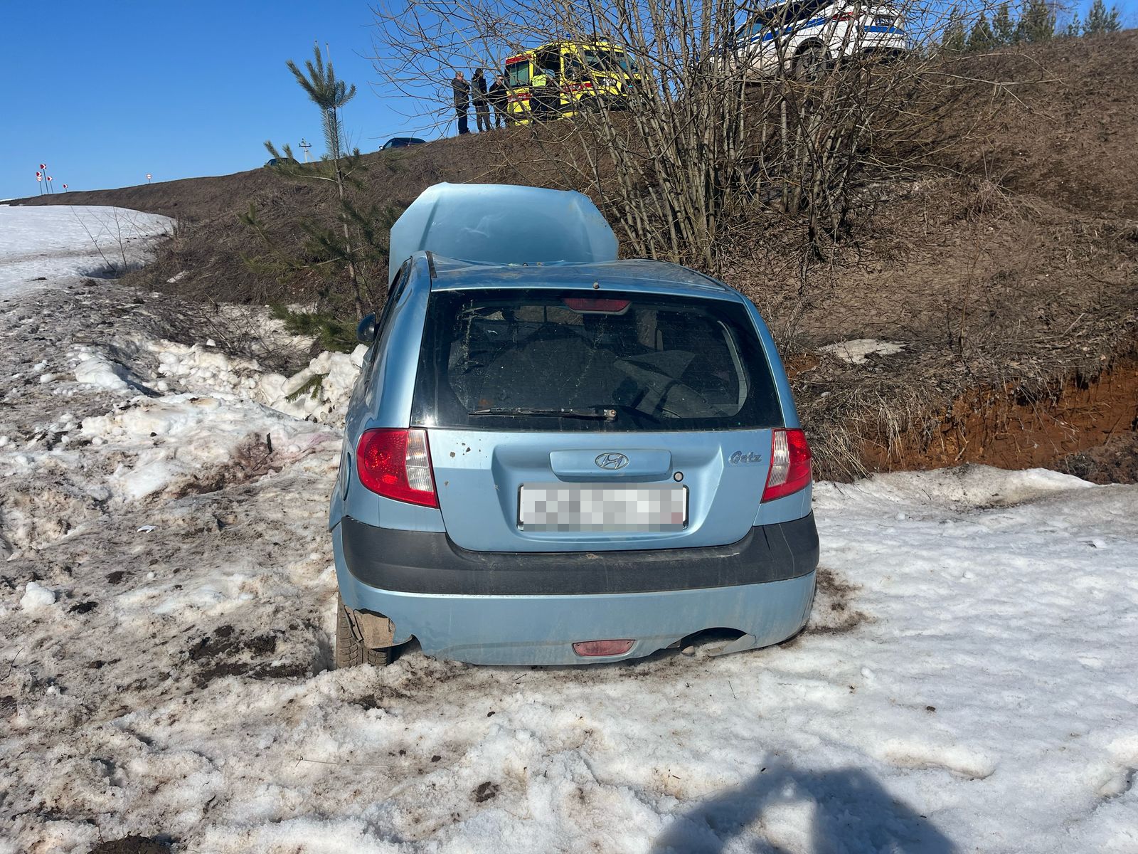 Кукмара районында җиңел автомобиль юл читенә төшкән