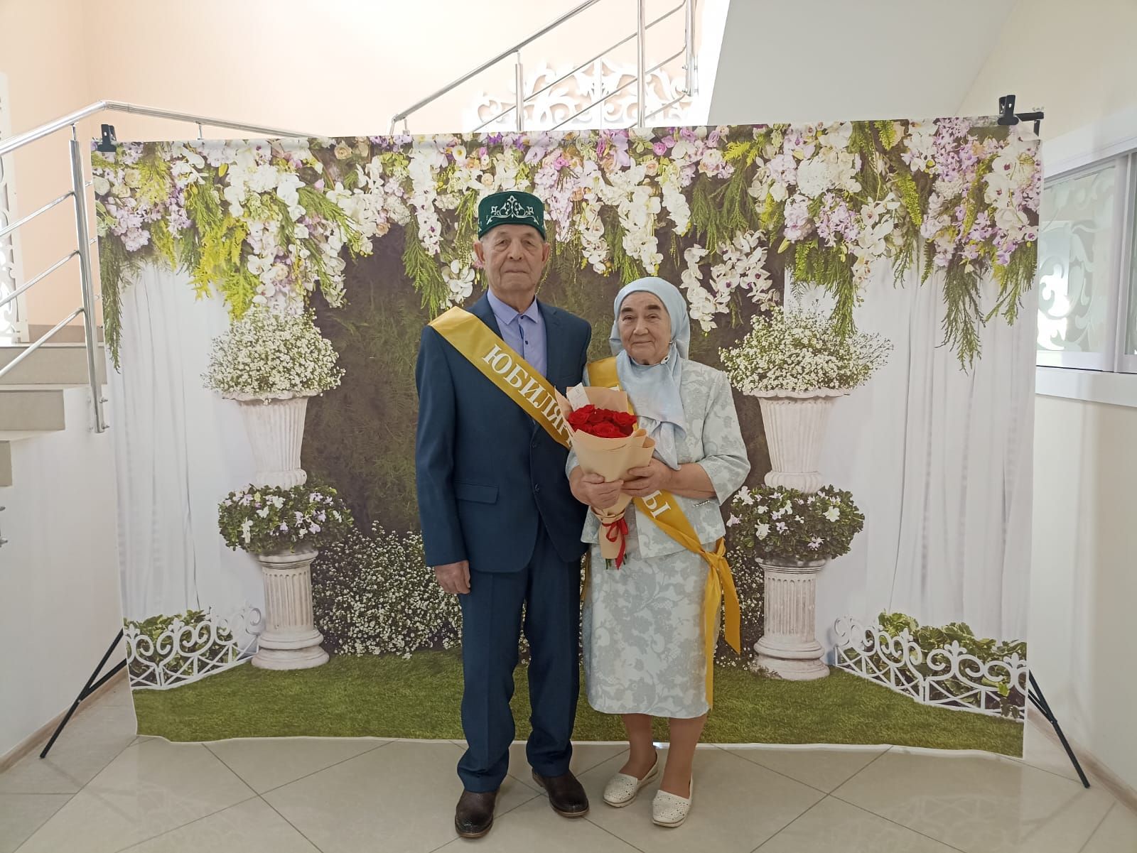 Кукмарада алтын туйларын үткәрүчеләр «Районның мактаулы юбилярлары» китабына кертелде