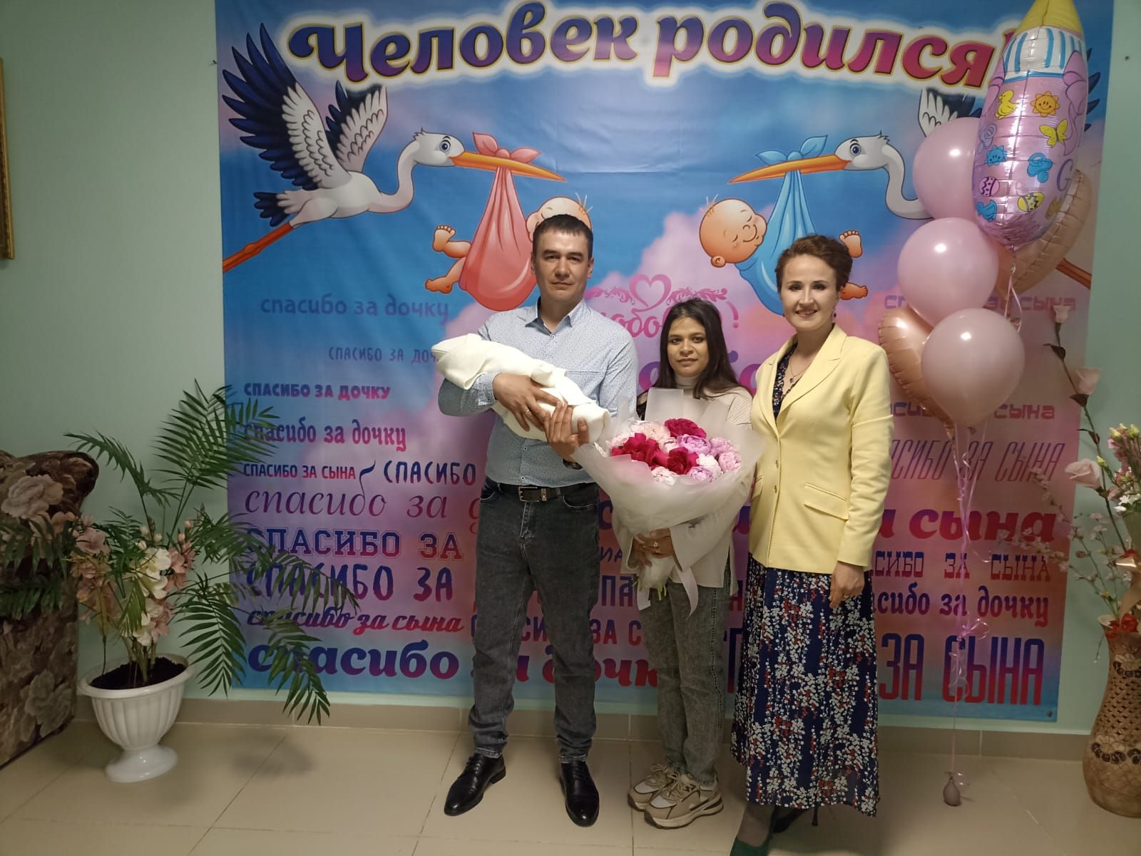 Кукмараның бала тудыру йортында 9 май көнне дөньяга килгән сабыйны өйгә чыгардылар