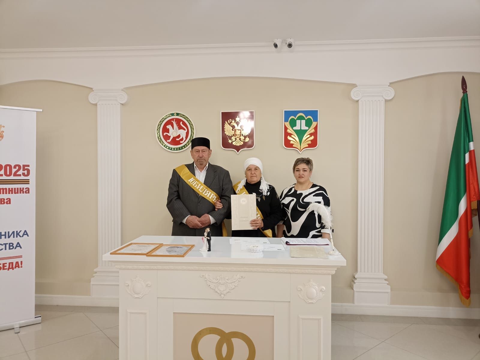 Кукмарада алтын туйларын үткәрүчеләр «Районның мактаулы юбилярлары» китабына кертелде