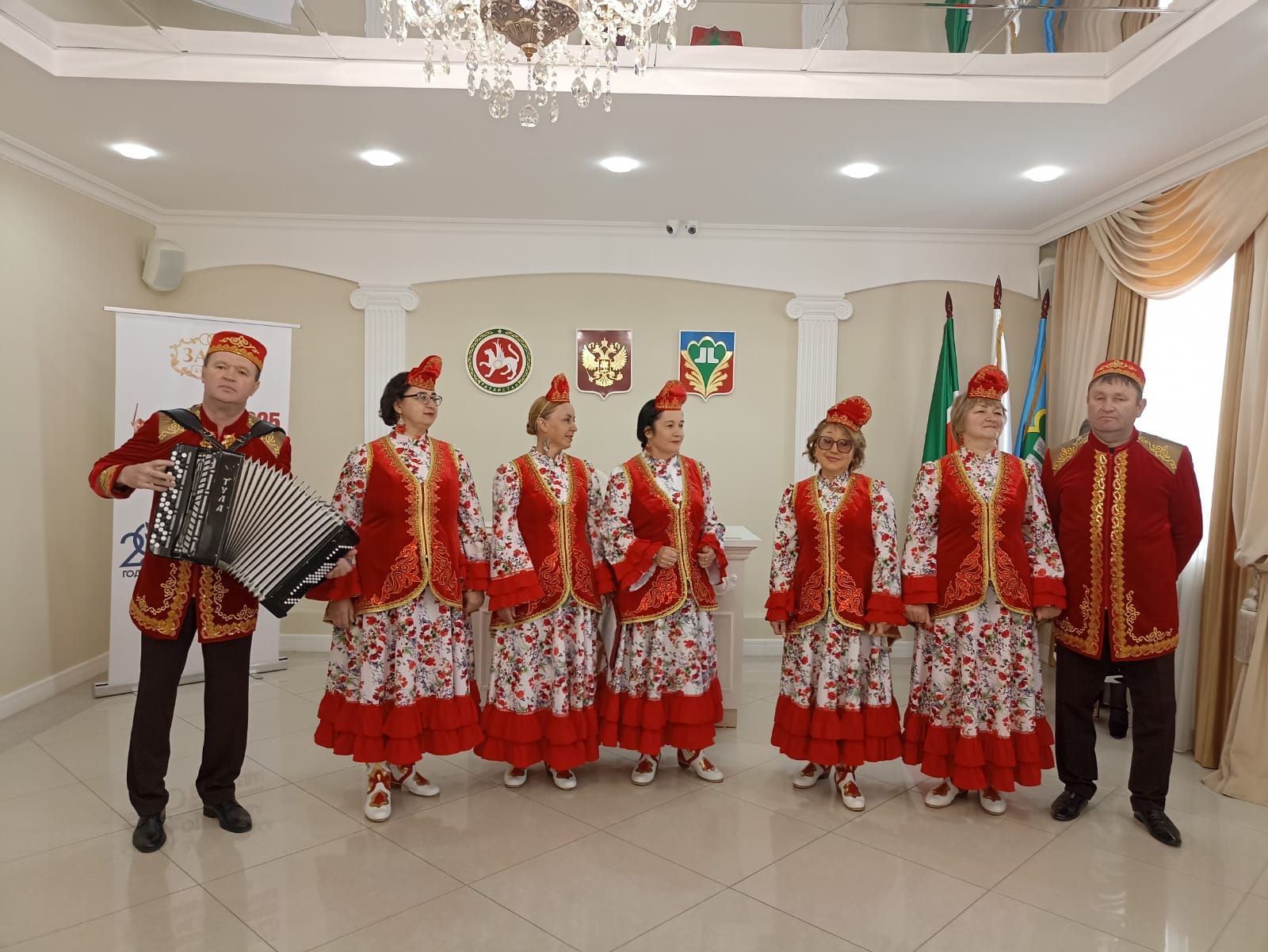 Кукмарада алтын туйларын үткәрүчеләр «Районның мактаулы юбилярлары» китабына кертелде