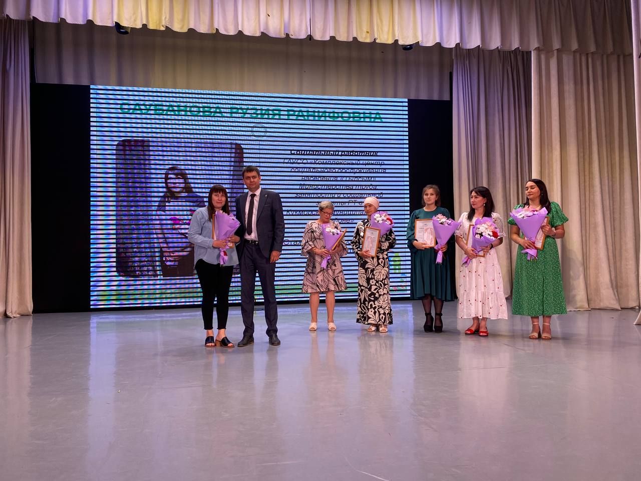 Социаль тармак хезмәткәрләре һөнәри бәйрәмнәрен билгеләп үтте