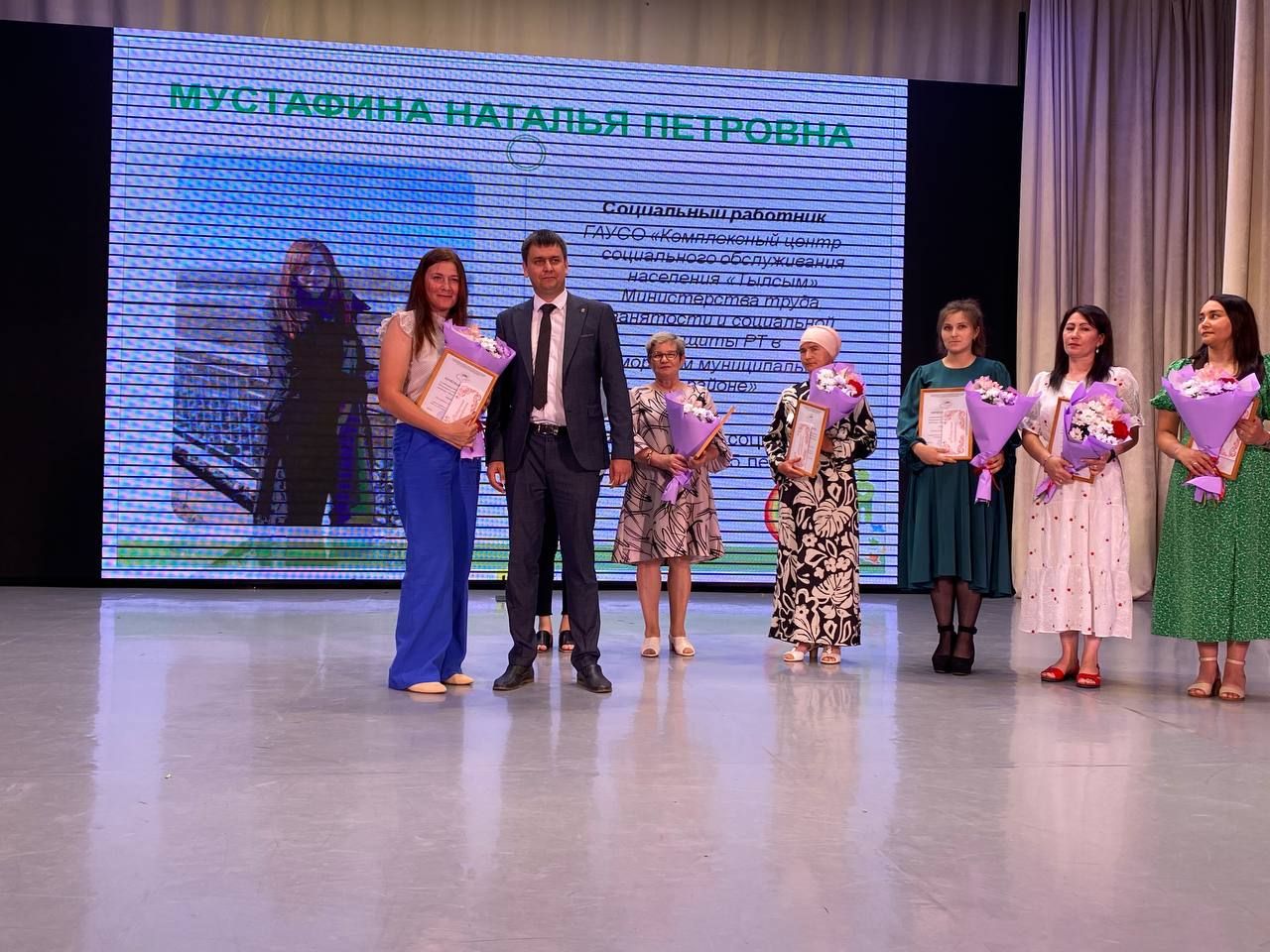 Социаль тармак хезмәткәрләре һөнәри бәйрәмнәрен билгеләп үтте