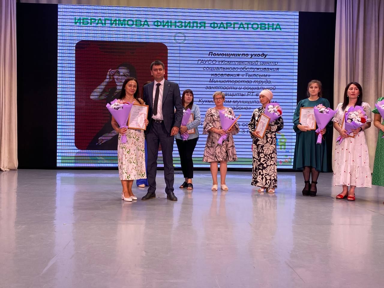 Социаль тармак хезмәткәрләре һөнәри бәйрәмнәрен билгеләп үтте