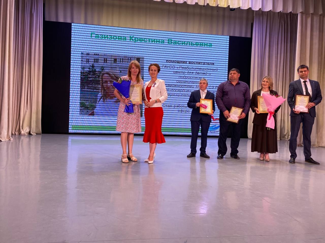 Социаль тармак хезмәткәрләре һөнәри бәйрәмнәрен билгеләп үтте