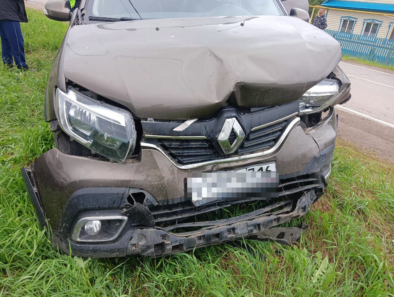 Кукмара районында җиңел машина йөртүче туктап торган автомобильгә бәрелгән