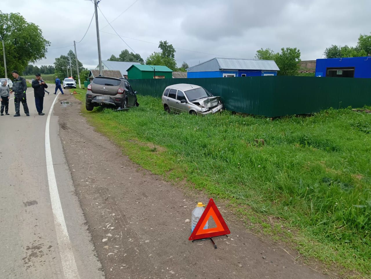 Кукмара районында җиңел машина йөртүче туктап торган автомобильгә бәрелгән