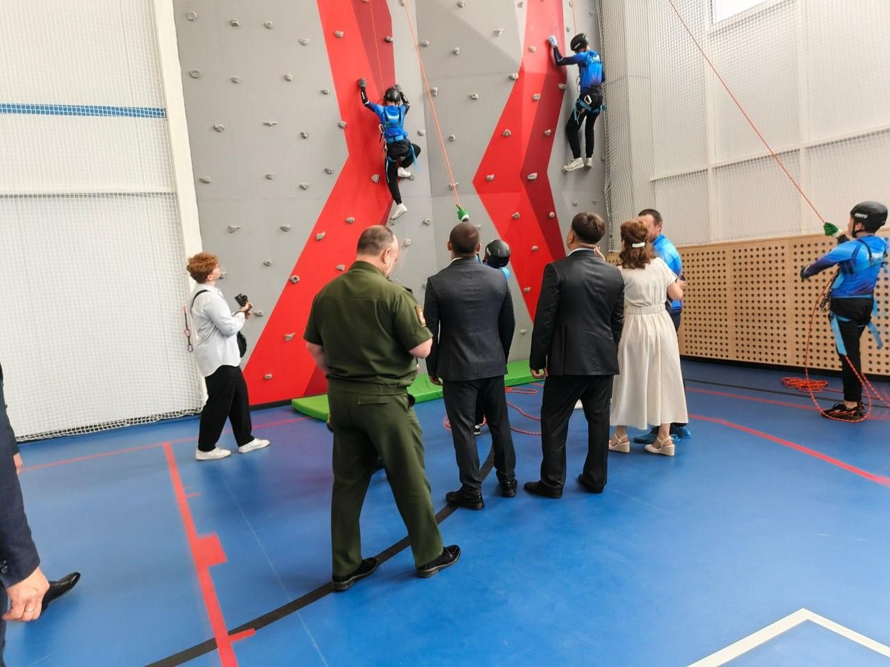 Ринат Садыйков Зур Кукмарада төзекләндерелгән «Ялкын» яшьләр үзәге ачты