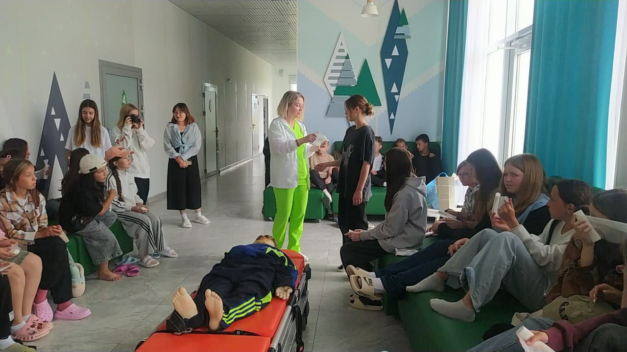 Кукмараның «Нараткай» лагерында балаларга беренче ашыгыч ярдәм күрсәтү күнекмәләрен өйрәттеләр