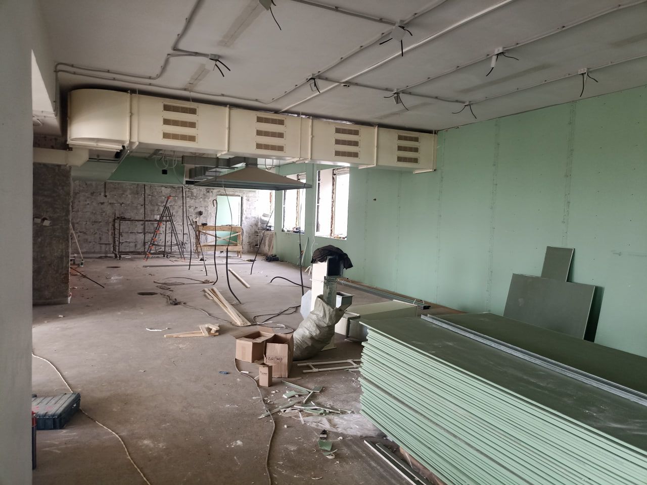 В Манзарасской средней школе модернизируют пищеблок, спортзал, меняют кровлю