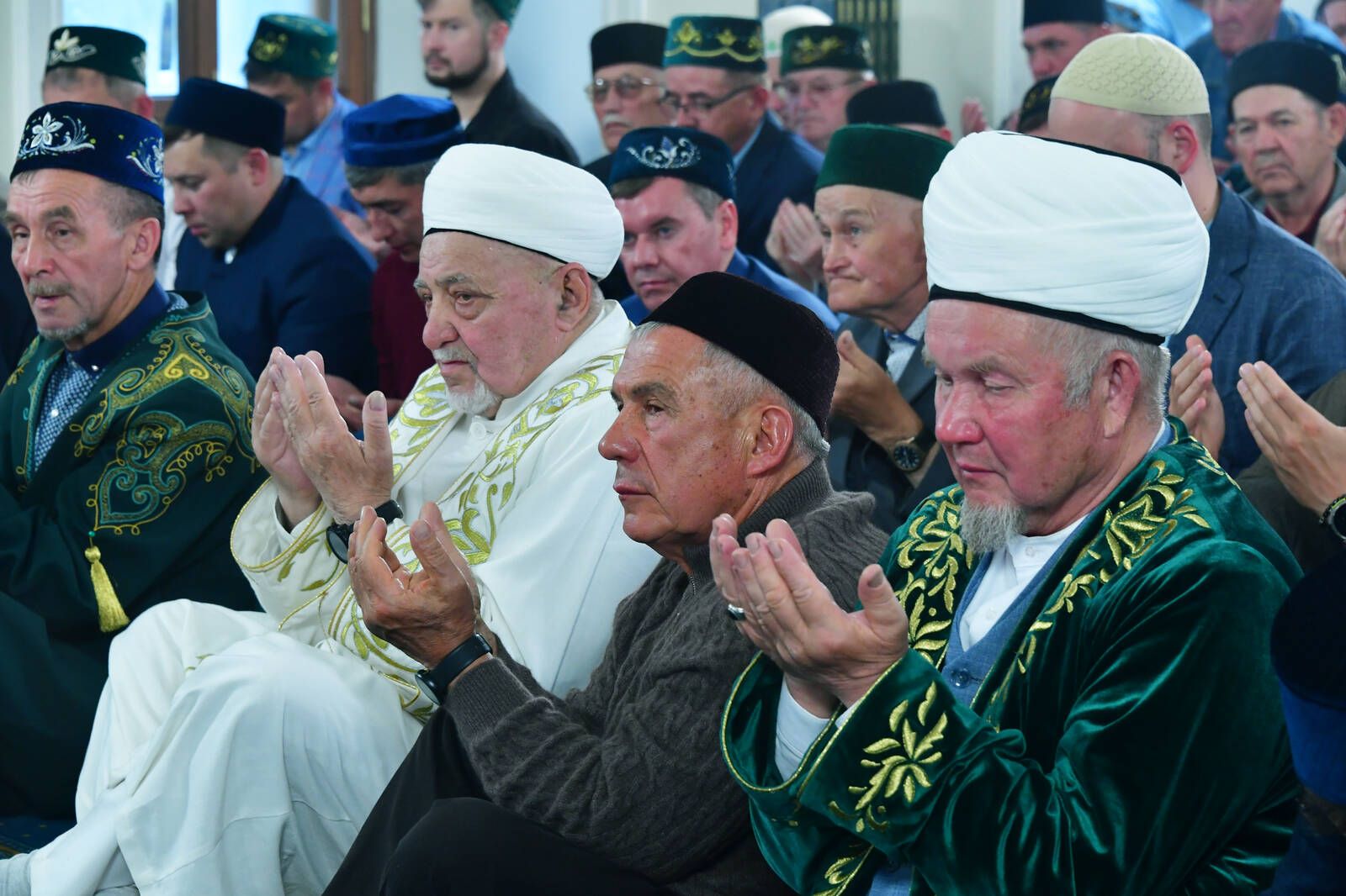 Татарстан Республикасы Рәисе Корбан гаете намазын Мәчкәрәнең Беренче Җәмигъ мәчетендә укыды