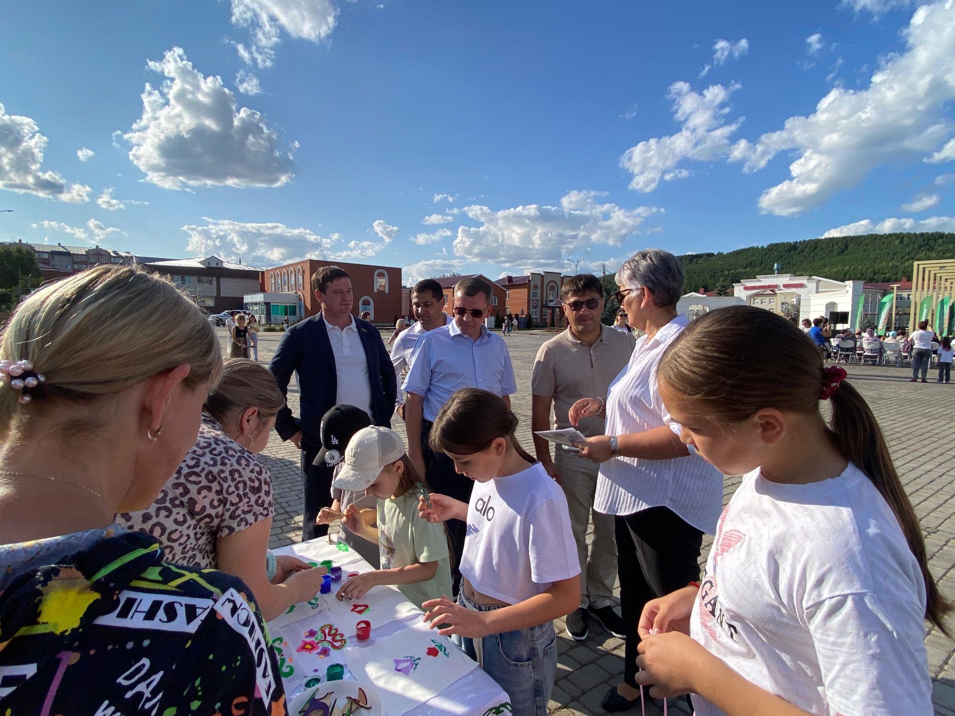 В Кукморе на Комсомольской площади состоялся фестиваль «Наш двор»