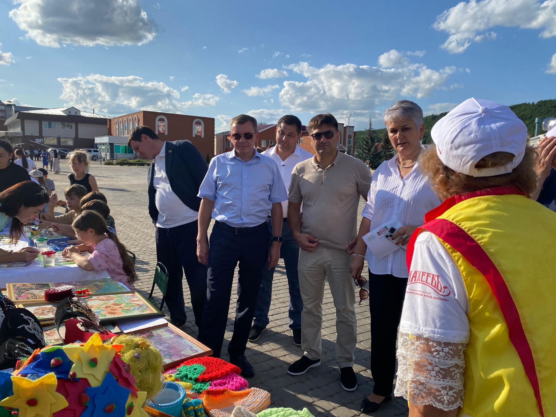 В Кукморе на Комсомольской площади состоялся фестиваль «Наш двор»