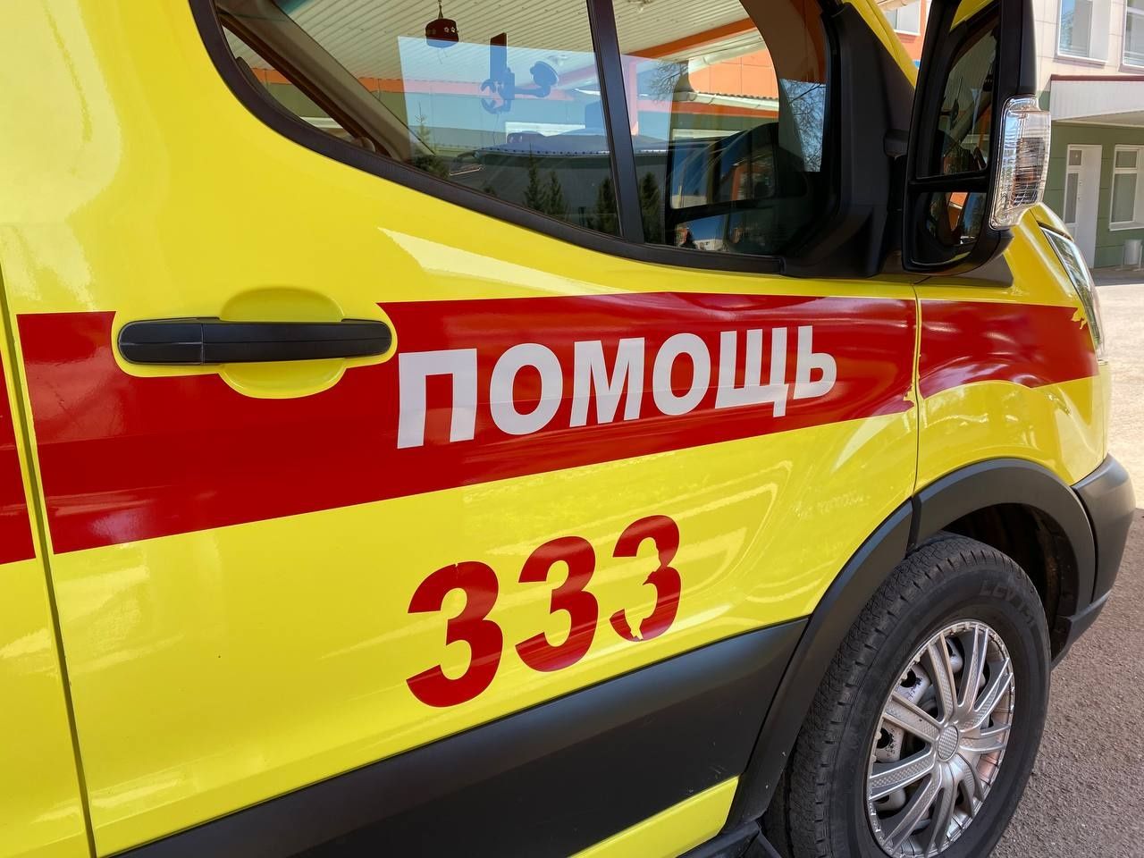 В Кукморе убило током подростка, перелезавшего через вагоны, его приятель в больнице