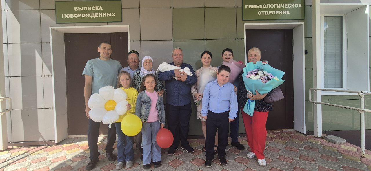 Гаилә, мәхәббәт һәм тугрылык көне алдыннан Кукмара бала тудыру йортында дөньяга килгән сабыйны каршы алу тантанасы узды