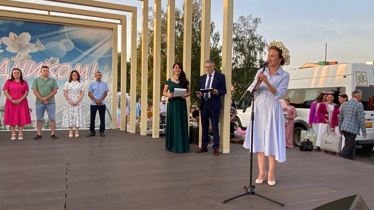 Гаилә - тормышның нигезе: Кукмараның Комсомол мәйданында бәйрәм чарасы узды