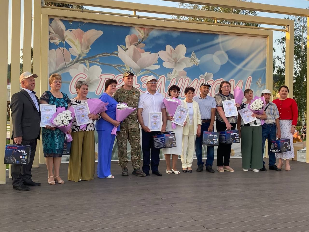 Гаилә - тормышның нигезе: Кукмараның Комсомол мәйданында бәйрәм чарасы узды