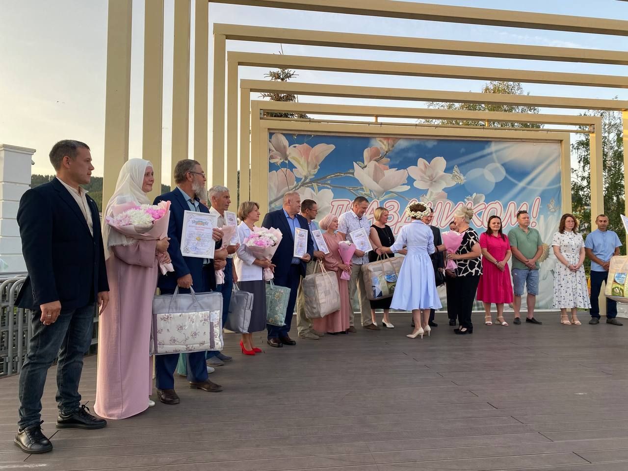 Гаилә - тормышның нигезе: Кукмараның Комсомол мәйданында бәйрәм чарасы узды