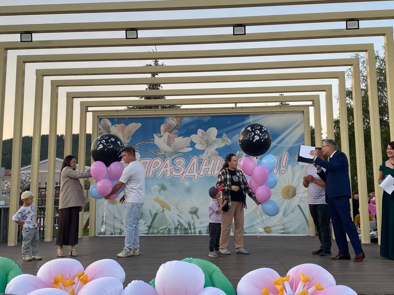 Гаилә - тормышның нигезе: Кукмараның Комсомол мәйданында бәйрәм чарасы узды