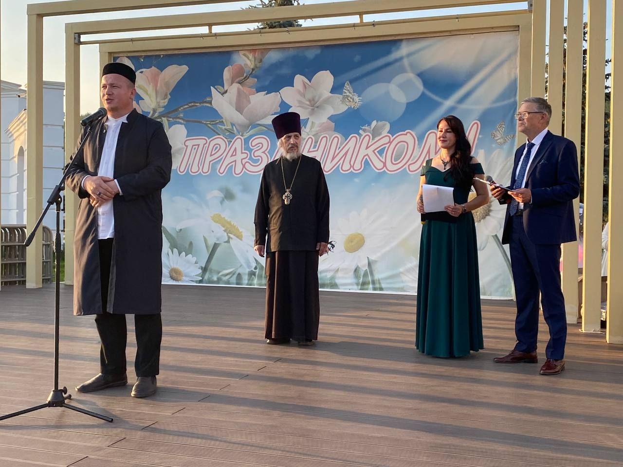 Гаилә - тормышның нигезе: Кукмараның Комсомол мәйданында бәйрәм чарасы узды