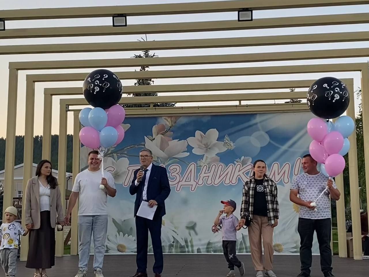 Гаилә - тормышның нигезе: Кукмараның Комсомол мәйданында бәйрәм чарасы узды