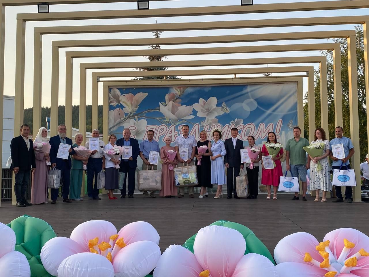 Гаилә - тормышның нигезе: Кукмараның Комсомол мәйданында бәйрәм чарасы узды