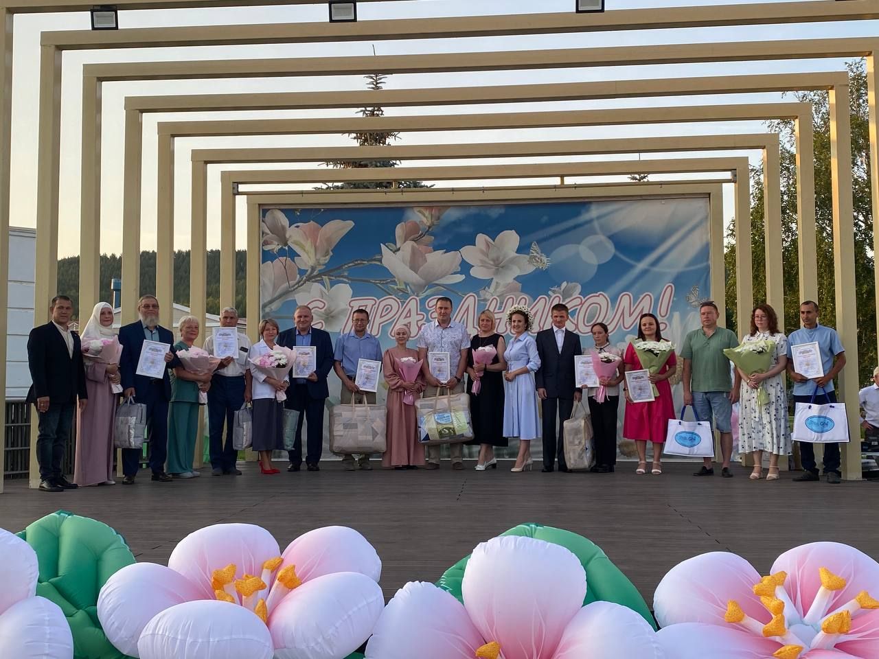 Гаилә - тормышның нигезе: Кукмараның Комсомол мәйданында бәйрәм чарасы узды