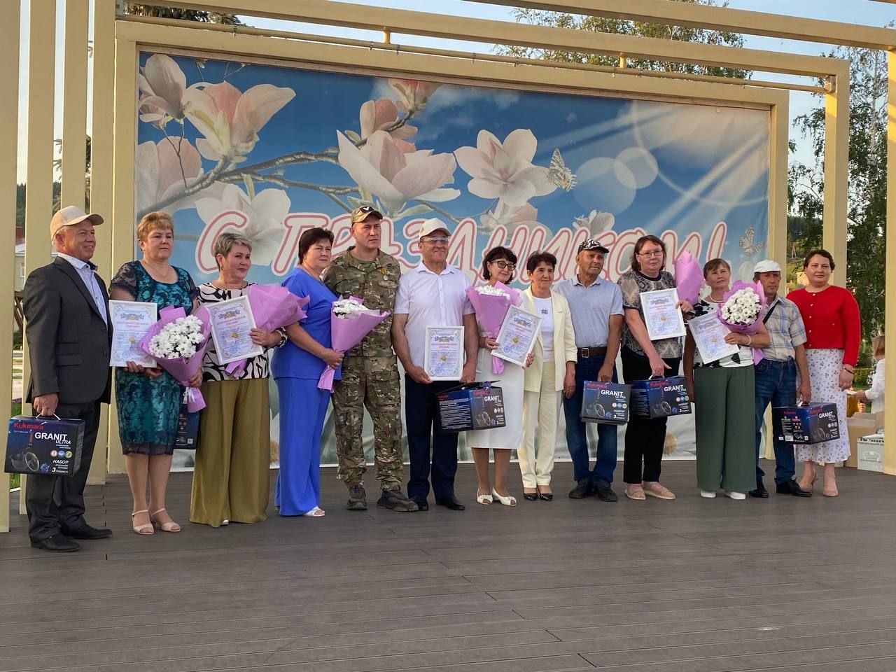 Гаилә - тормышның нигезе: Кукмараның Комсомол мәйданында бәйрәм чарасы узды