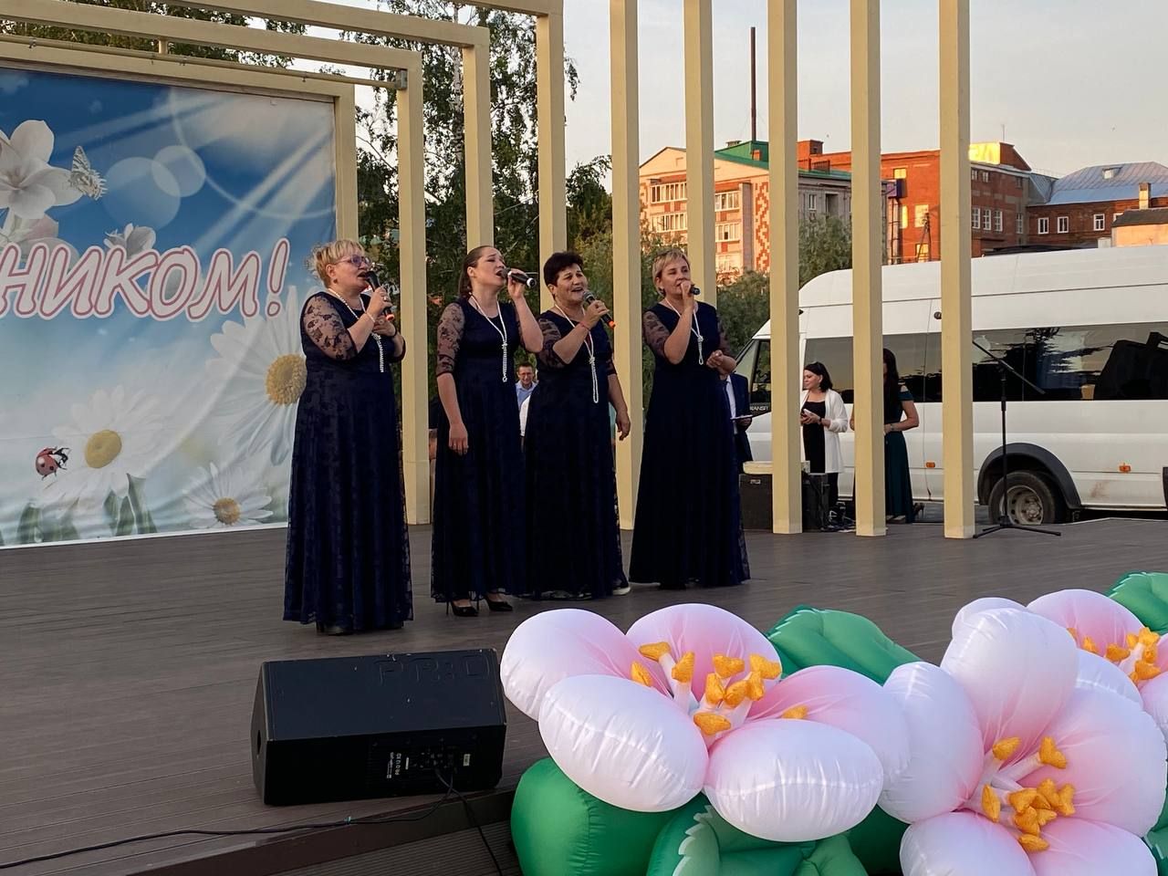 Гаилә - тормышның нигезе: Кукмараның Комсомол мәйданында бәйрәм чарасы узды