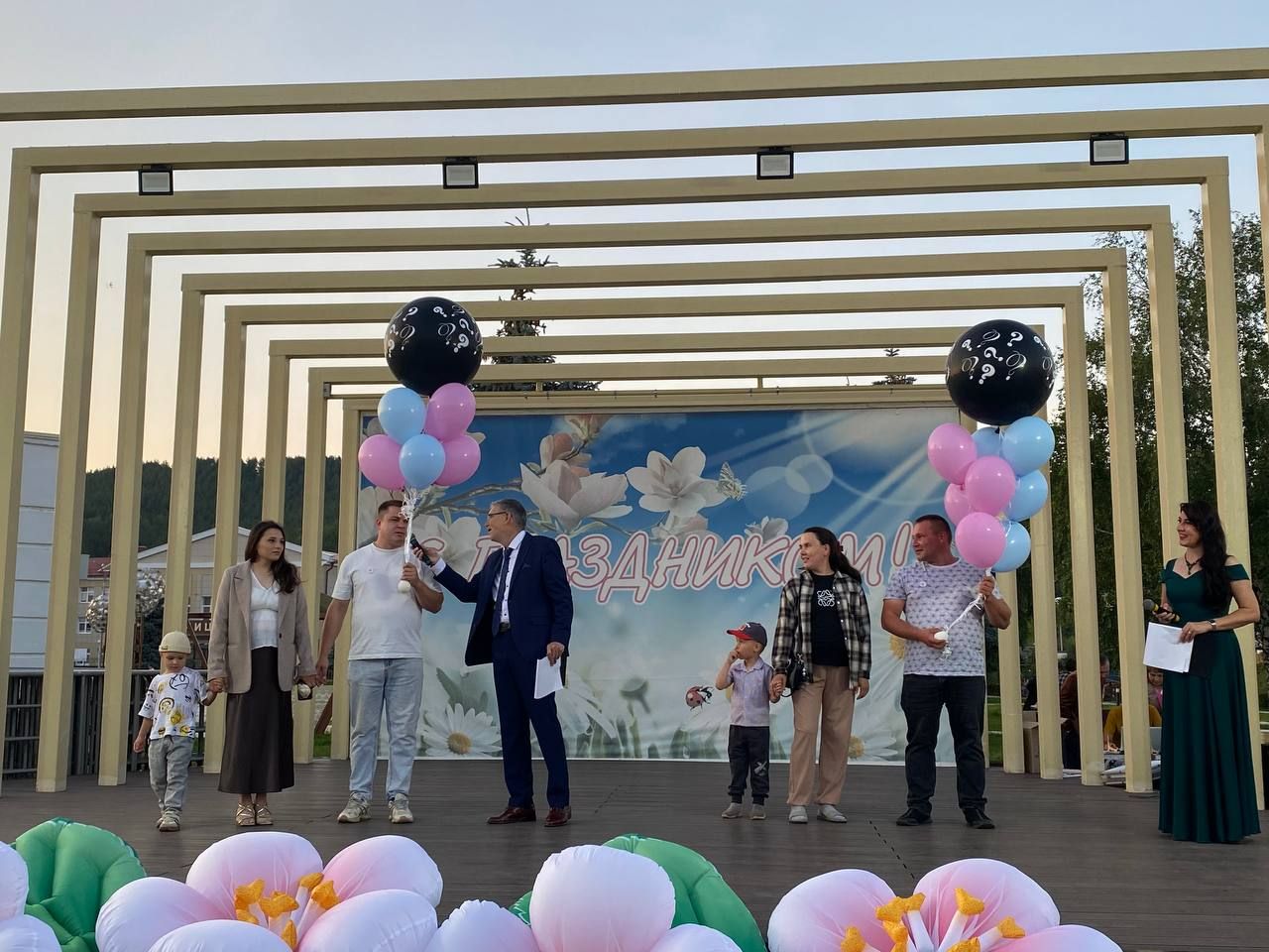 Гаилә - тормышның нигезе: Кукмараның Комсомол мәйданында бәйрәм чарасы узды