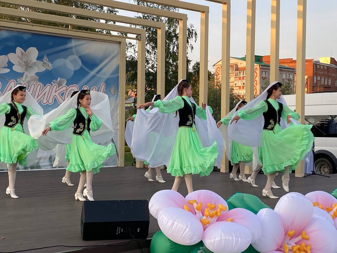 Гаилә - тормышның нигезе: Кукмараның Комсомол мәйданында бәйрәм чарасы узды