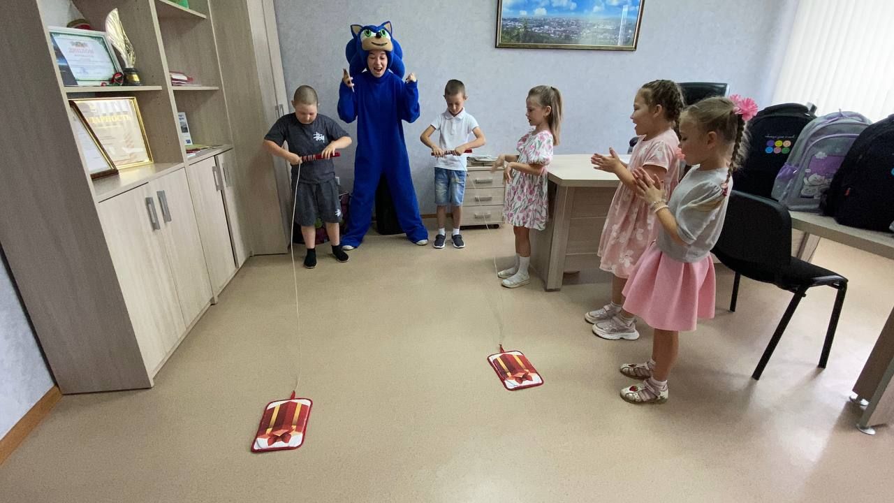 «В добрый путь!»: в редакции газеты «Хезмет даны» вручили подарки от АО «ТАТМЕДИА» будущим первоклассникам