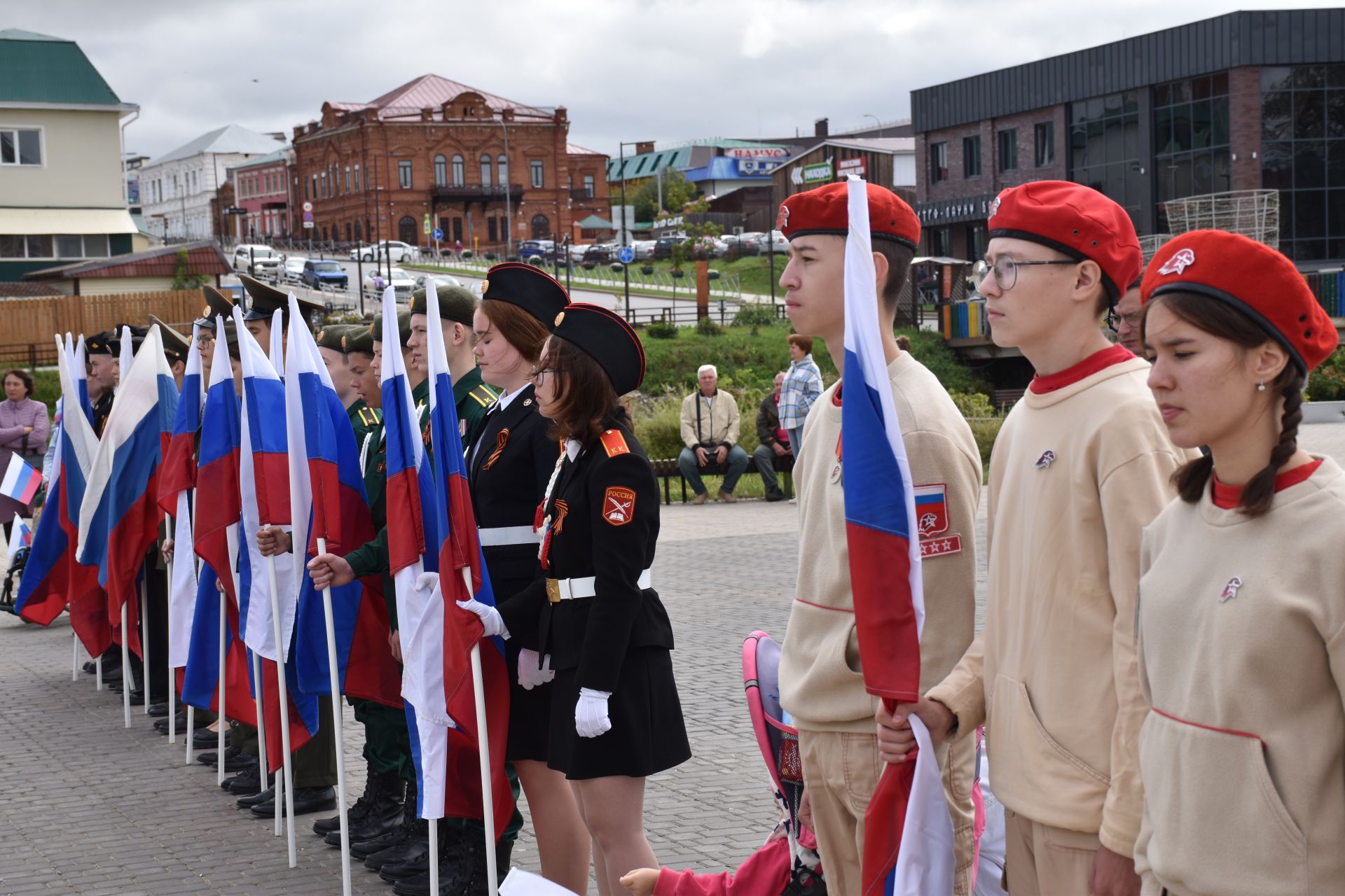 В Кукморе отметили День Флага России