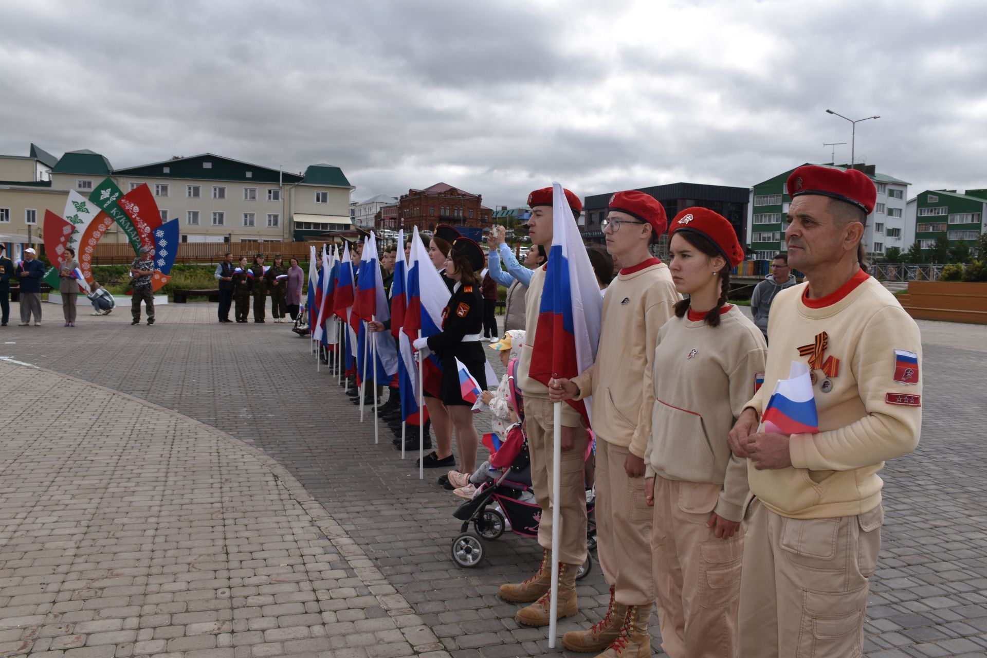В Кукморе отметили День Флага России