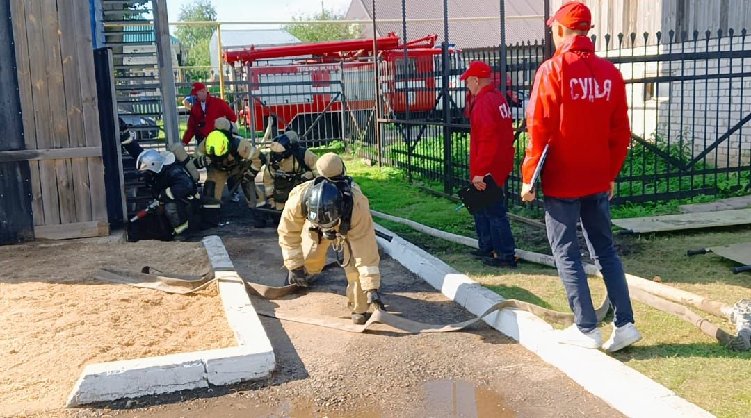 Кукморские спасатели вошли в тройку лучших среди звеньев газодымозащитной службы