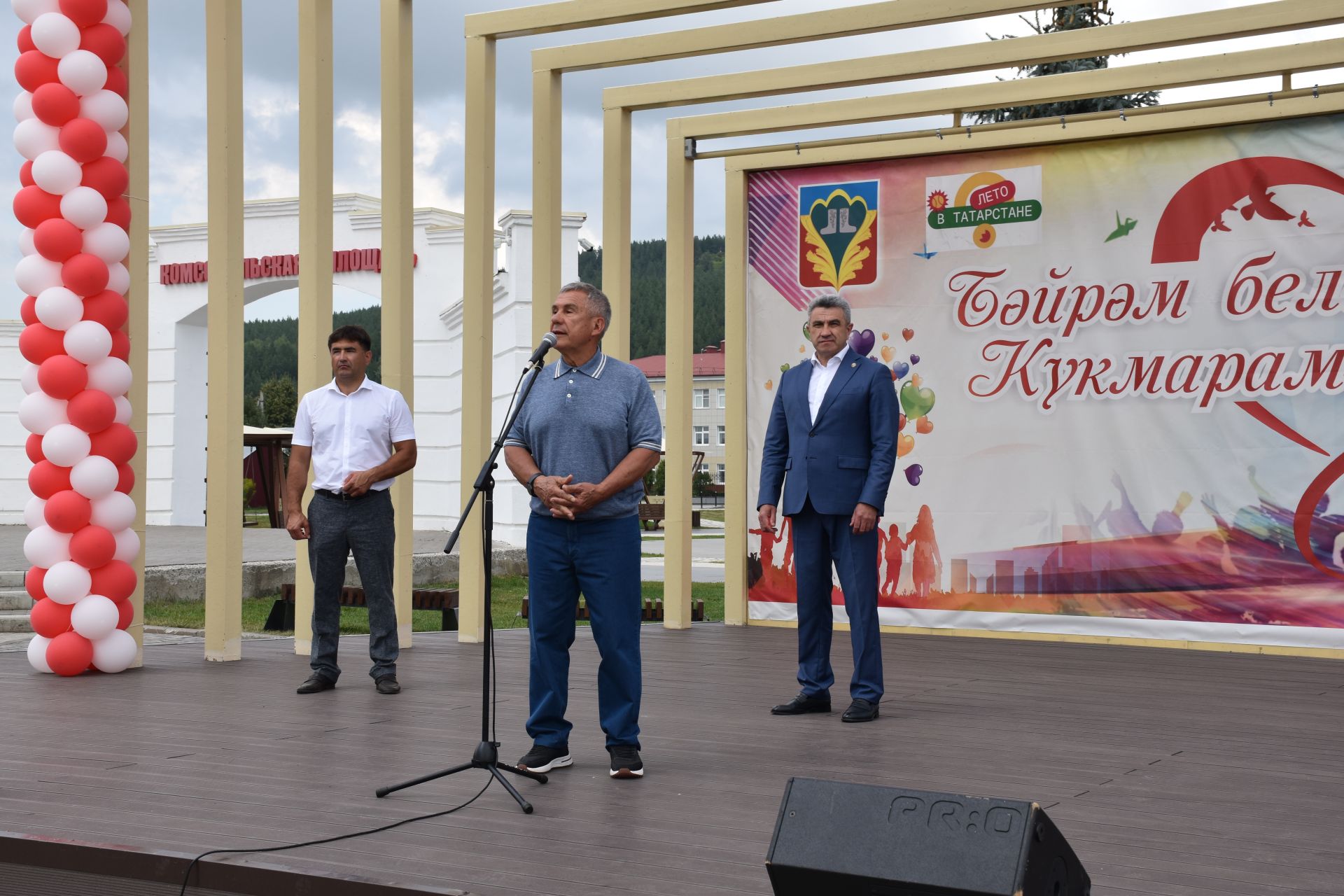 Татарстан Рәисе  Кукмарада республиканың шәһәр һәм районнарына 57 яңа мәктәп автобусы бирде