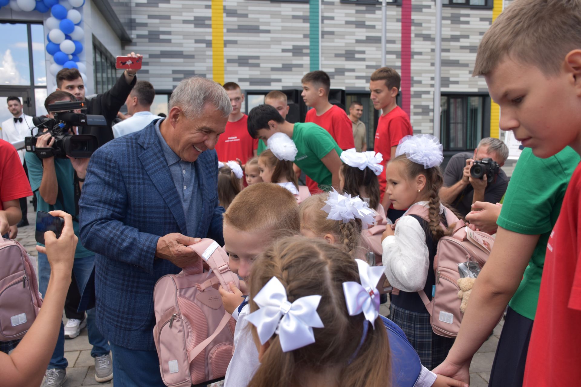 Татарстан Республикасы Рәисе Рөстәм Миңнеханов Кукмара 3нче урта мәктәбенең яңа корпусын ачты