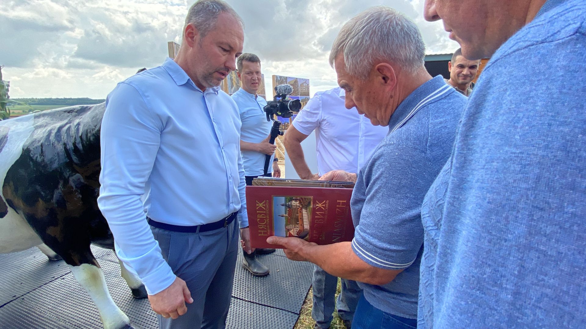 Рөстәм Миңнеханов Кукмарада авыл хуҗалыгы предприятиеләре җитәкчеләре, алдынгы механизаторлар белән очрашты