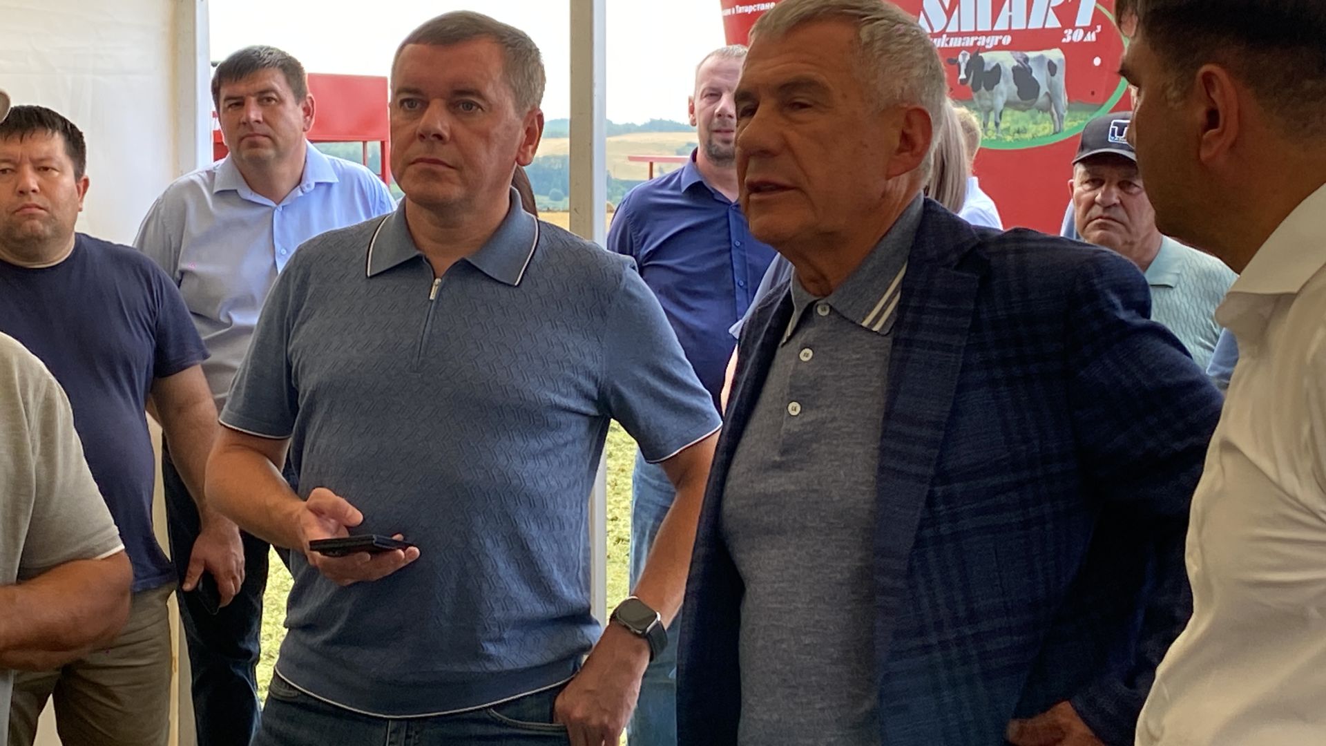 Рөстәм Миңнеханов Кукмарада авыл хуҗалыгы предприятиеләре җитәкчеләре, алдынгы механизаторлар белән очрашты