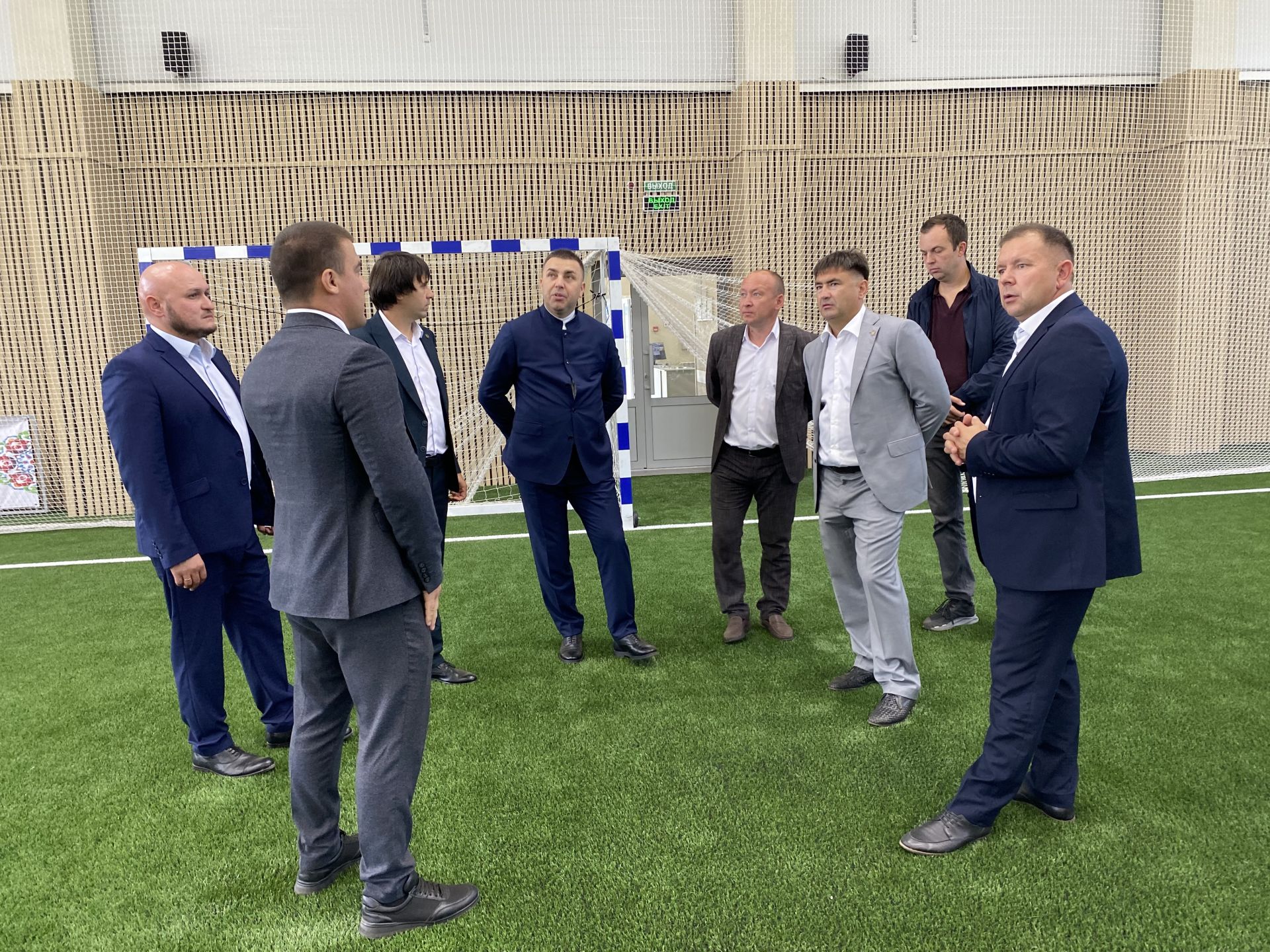 Сергей Димитриев и Ильнар Хафизов осмотрели спорткомплекс «Ялкын» и футбольный манеж «Урал»