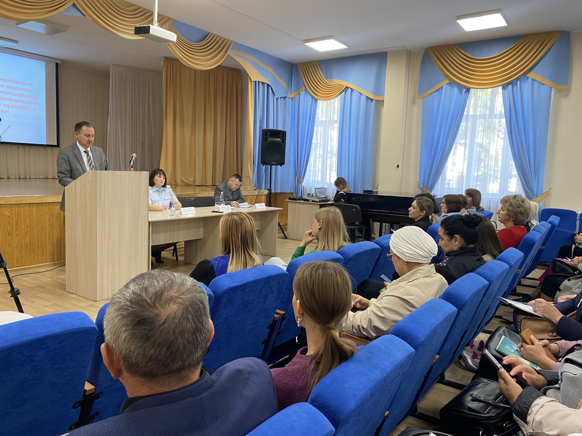 Кукмарада түгәрәк өстәл вакытында тимер юлларда иминлекне профилактикалау буенча сөйләштеләр