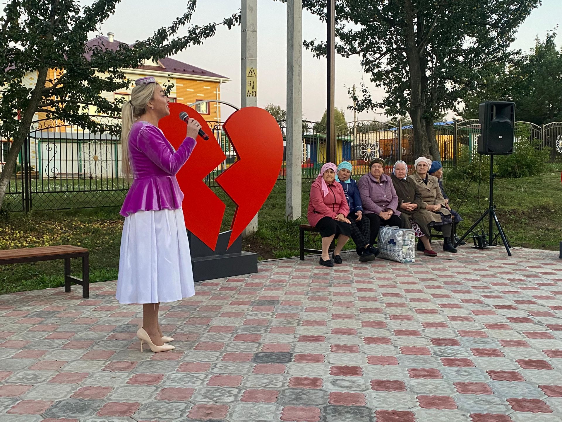 Тимер юл урамында Ишегалды бәйрәме үткәрелде
