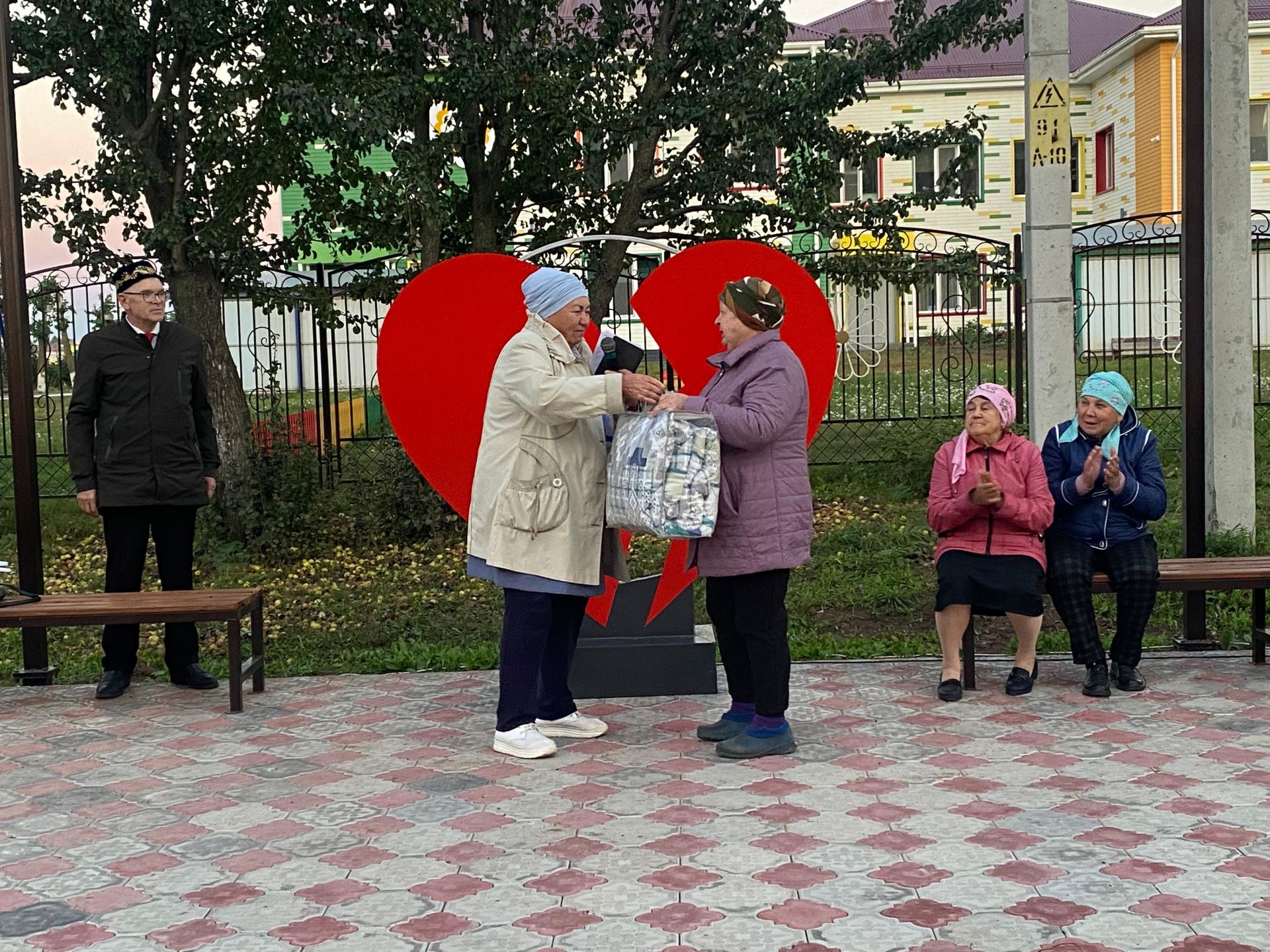 Тимер юл урамында Ишегалды бәйрәме үткәрелде