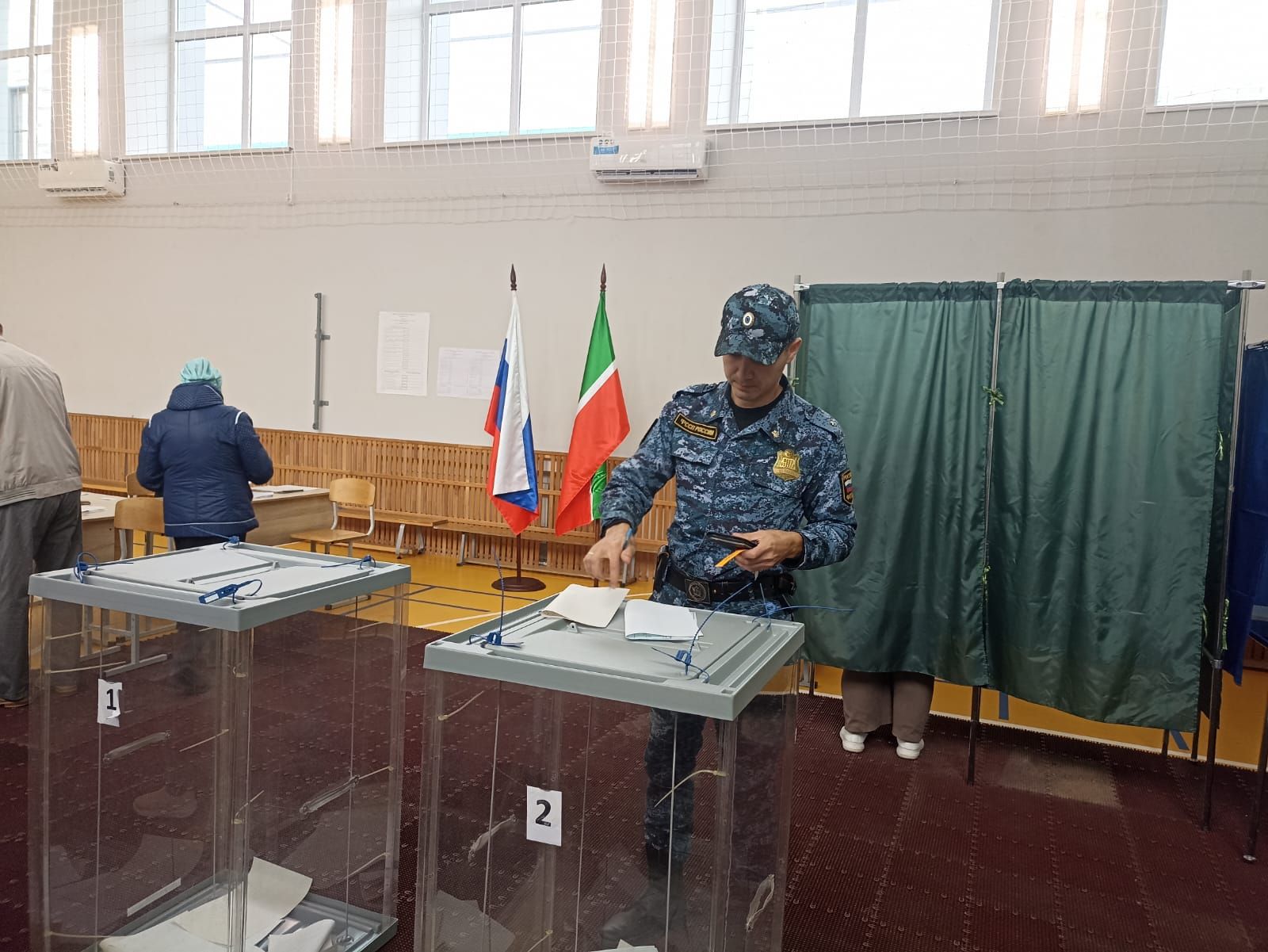 В Кукморе голосование на избирательном участке № 1670 идет организованно