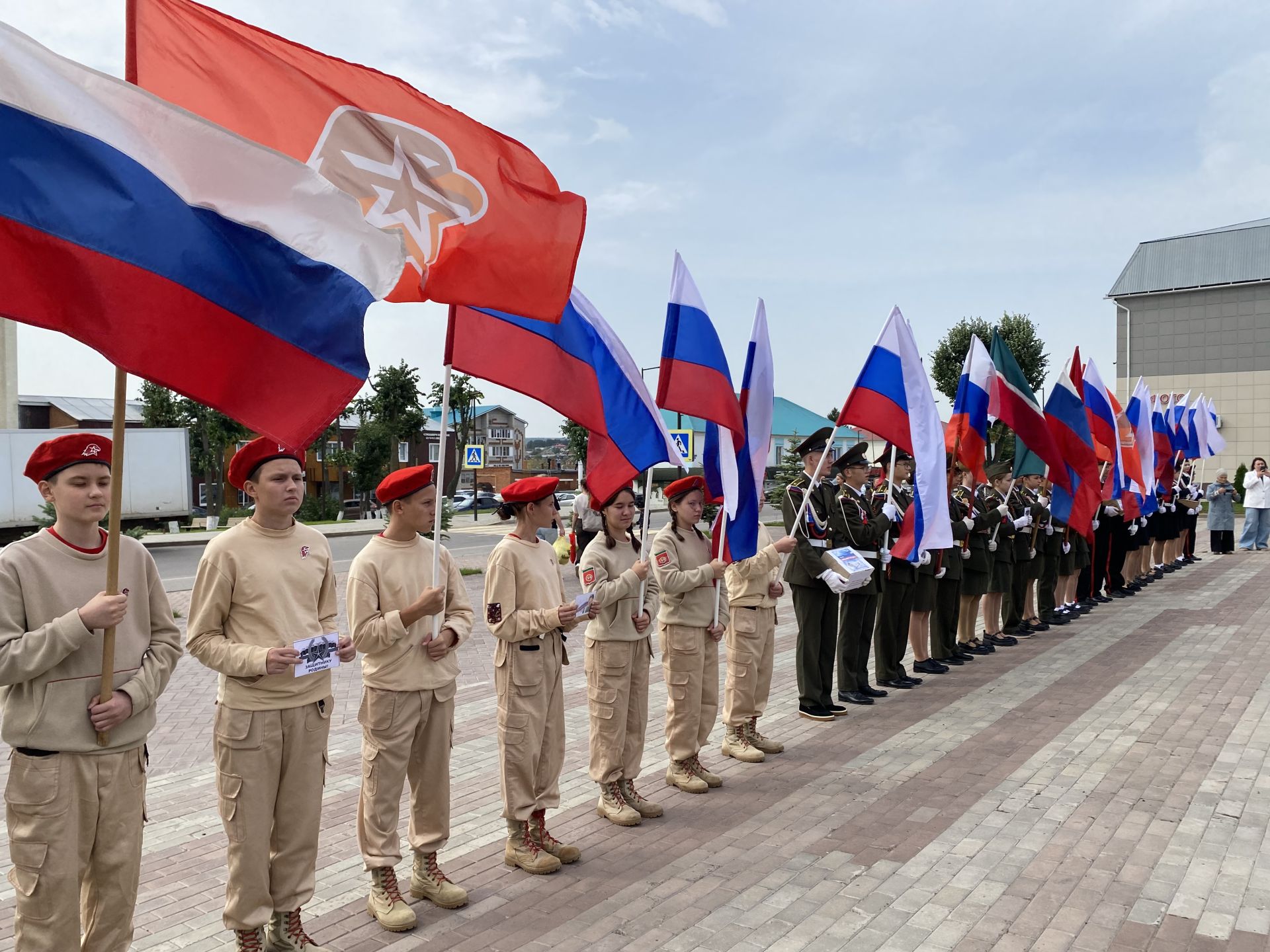 Кукмарадан махсус хәрби операциягә чираттагы машина озатылды