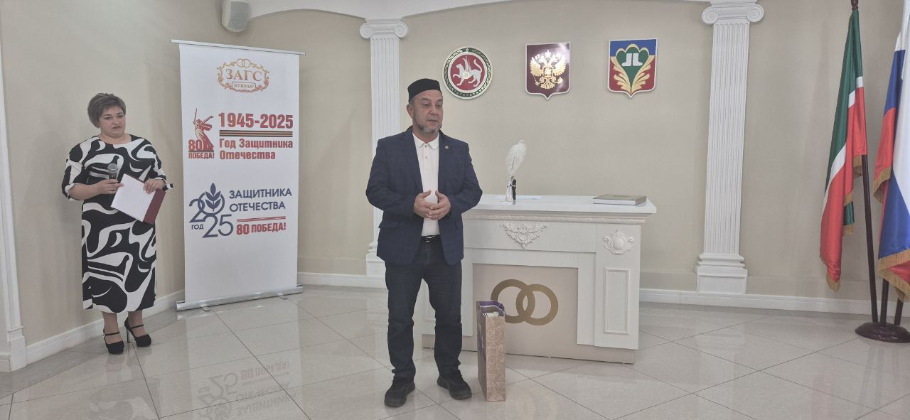 Кукмараның Никахлашу сараенда алтын туйларын билгеләп үтүче парны хөрмәтләделәр