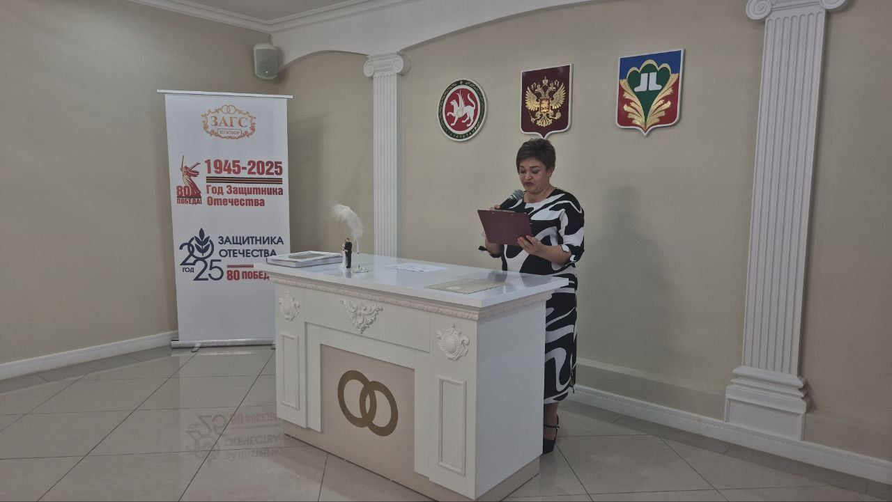 Кукмараның Никахлашу сараенда алтын туйларын билгеләп үтүче парны хөрмәтләделәр